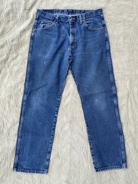 Wrangler | 36x32 Regular Fit Distressed Jeans